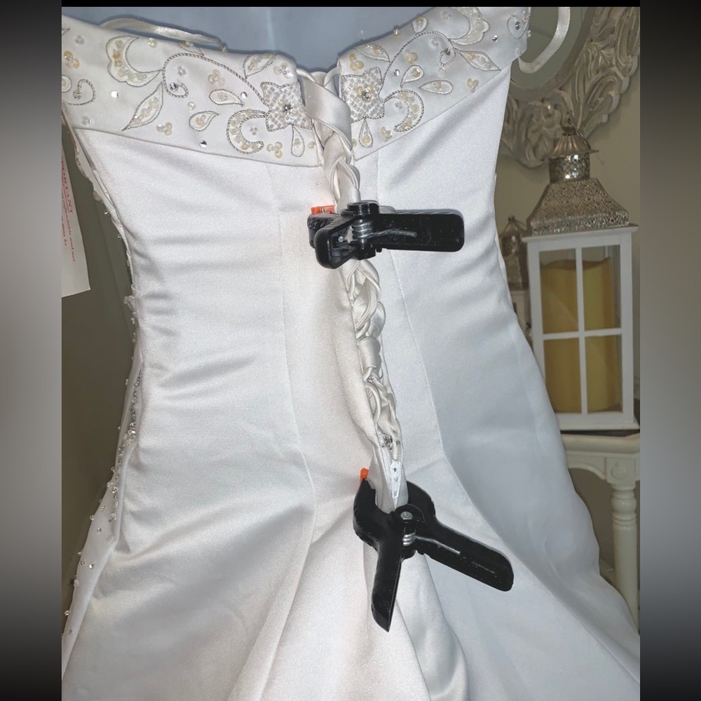 BOUTIQUE WEDDING GOWN SIZE 12 - Picture 8 of 11